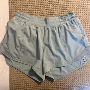 Lululemon Hotty Hot Low-Rise Lined Short 4”